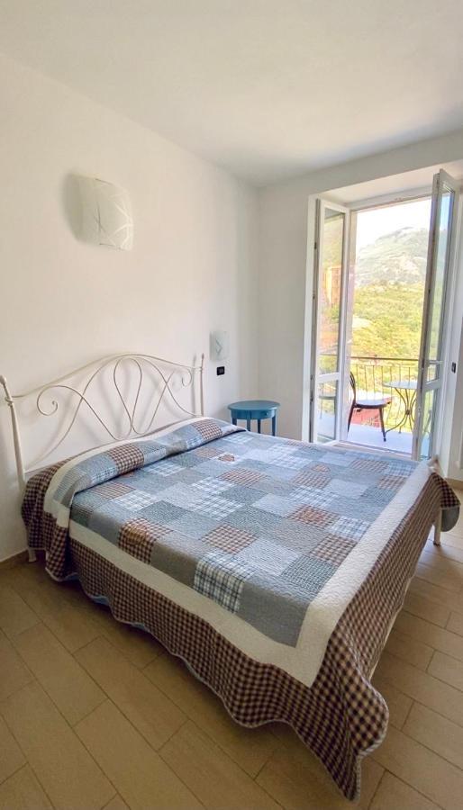 Sandra Villa Rooms Corniglia Eksteriør bilde